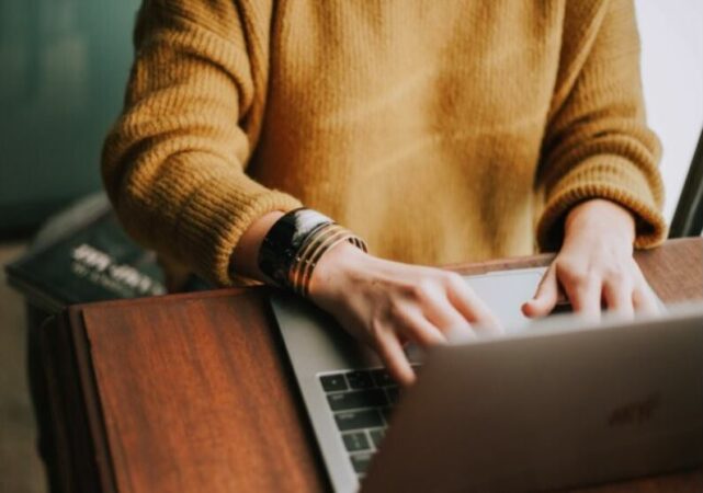 A person looking for real estate insurance in Portugal online